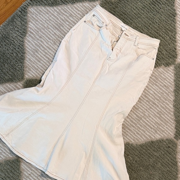 Avec Les Filles Dresses & Skirts - Avec Les Filles Cream Pencil Skirt with Flared Hem